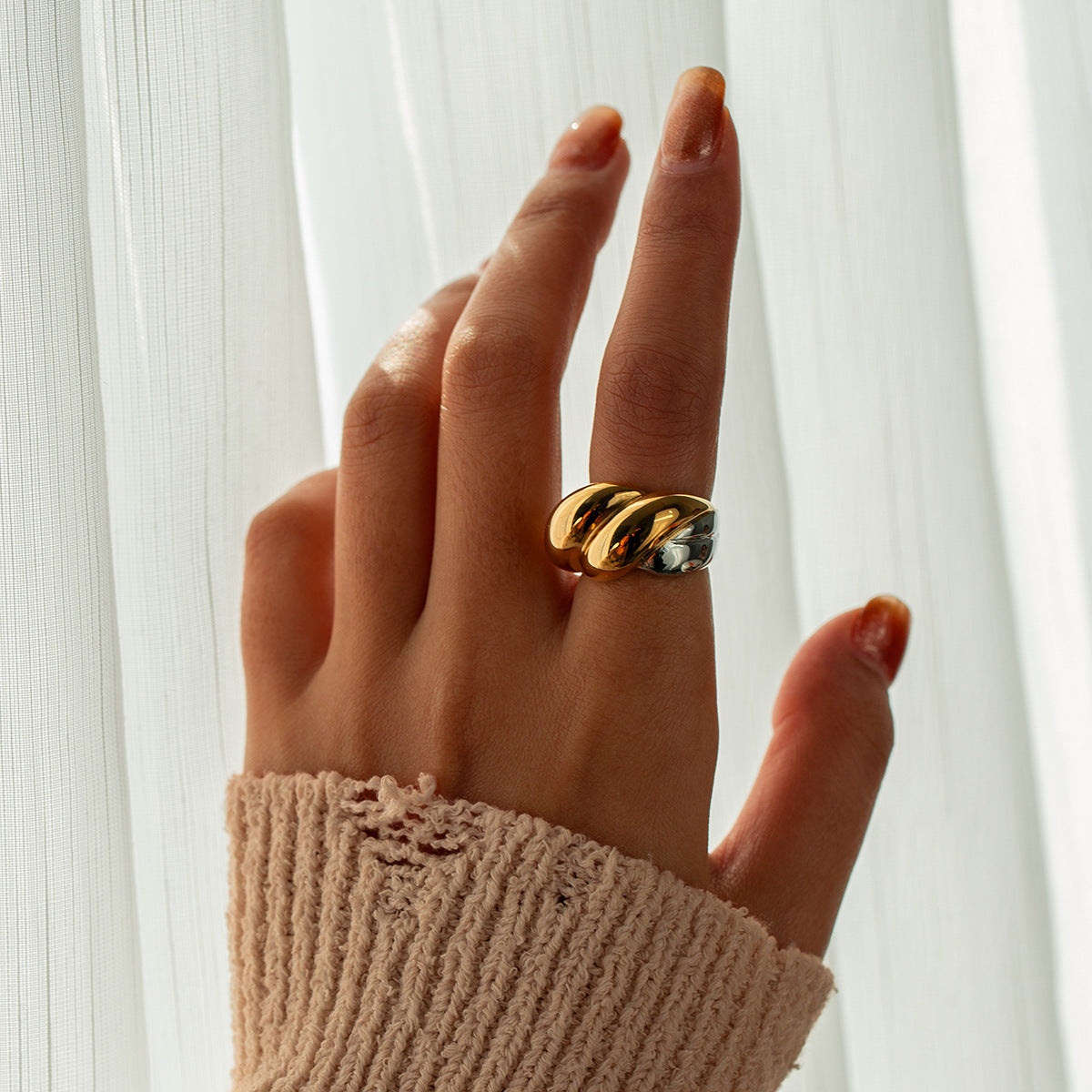 Stainless steel flower ring high-end ins ring jewelry cross-border jewelry titanium steel exaggerated rings