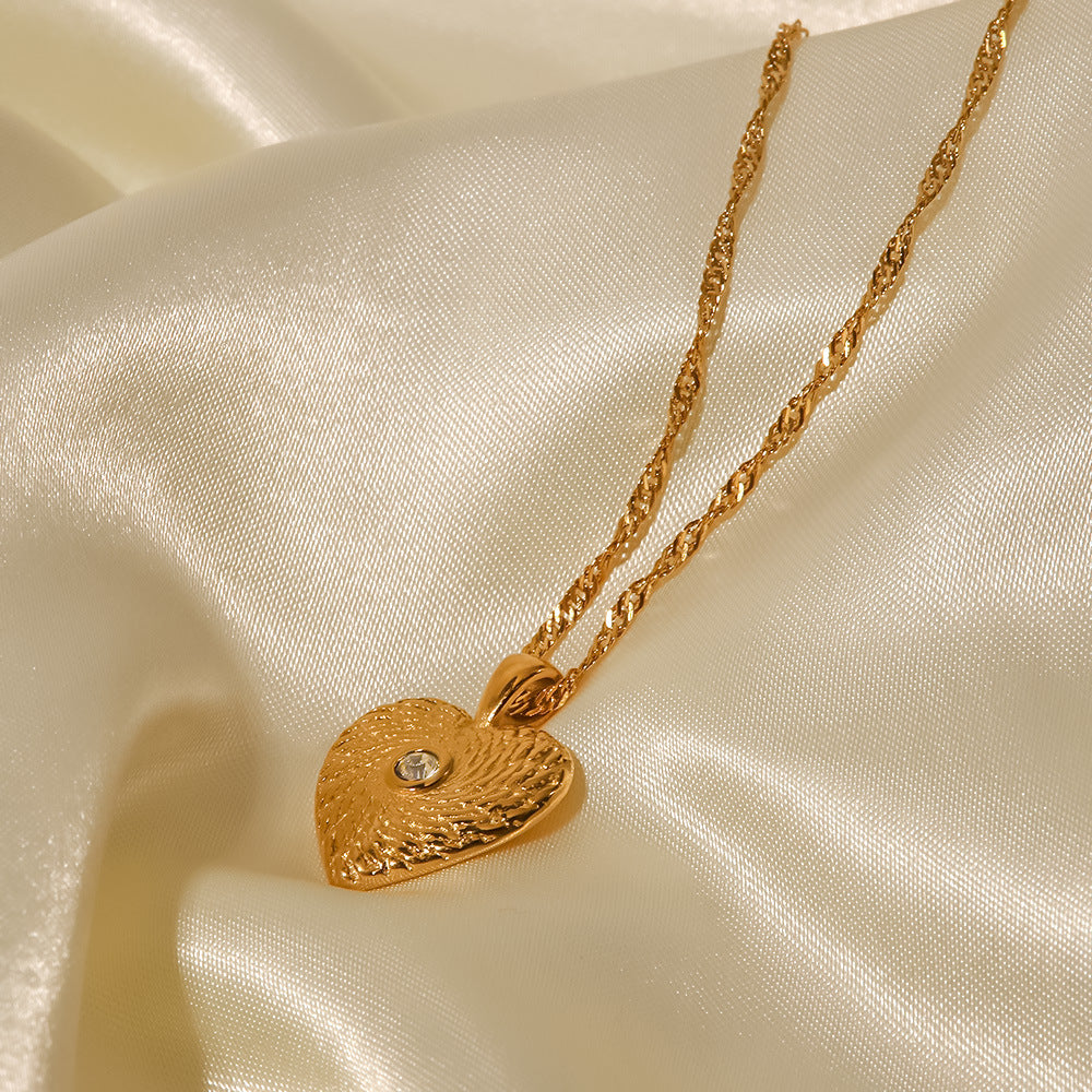 French  Retro Titanium Steel Heart Necklace Stainless Steel Zircon Heart Pendant Necklace for Women
