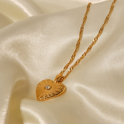 French  Retro Titanium Steel Heart Necklace Stainless Steel Zircon Heart Pendant Necklace for Women