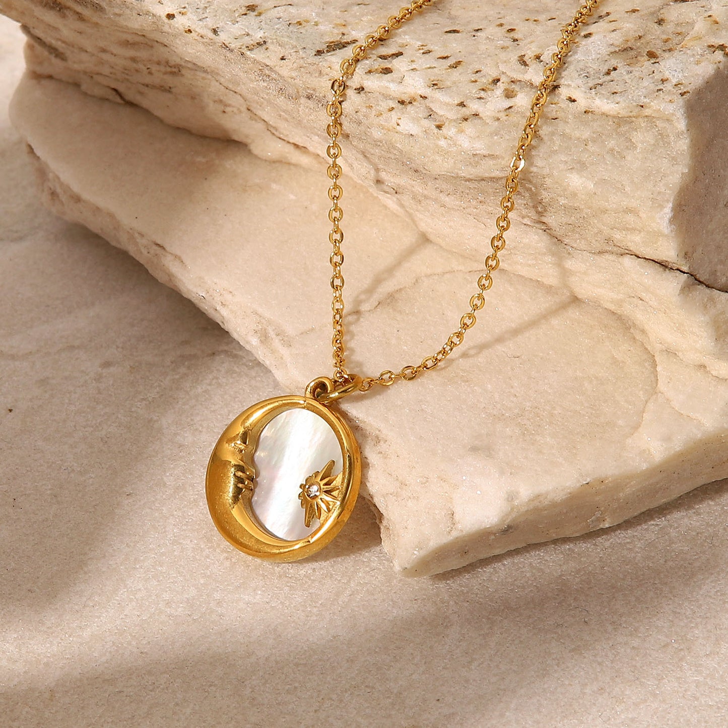 French  Retro Titanium Steel Heart Necklace Stainless Steel Zircon Heart Pendant Necklace for Women