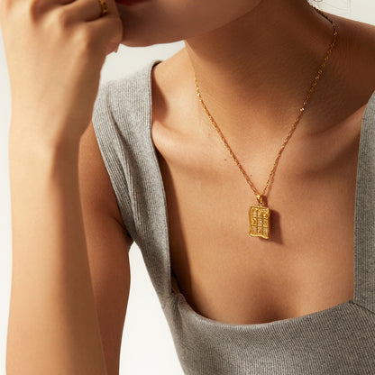French  Retro Titanium Steel Heart Necklace Stainless Steel Zircon Heart Pendant Necklace for Women