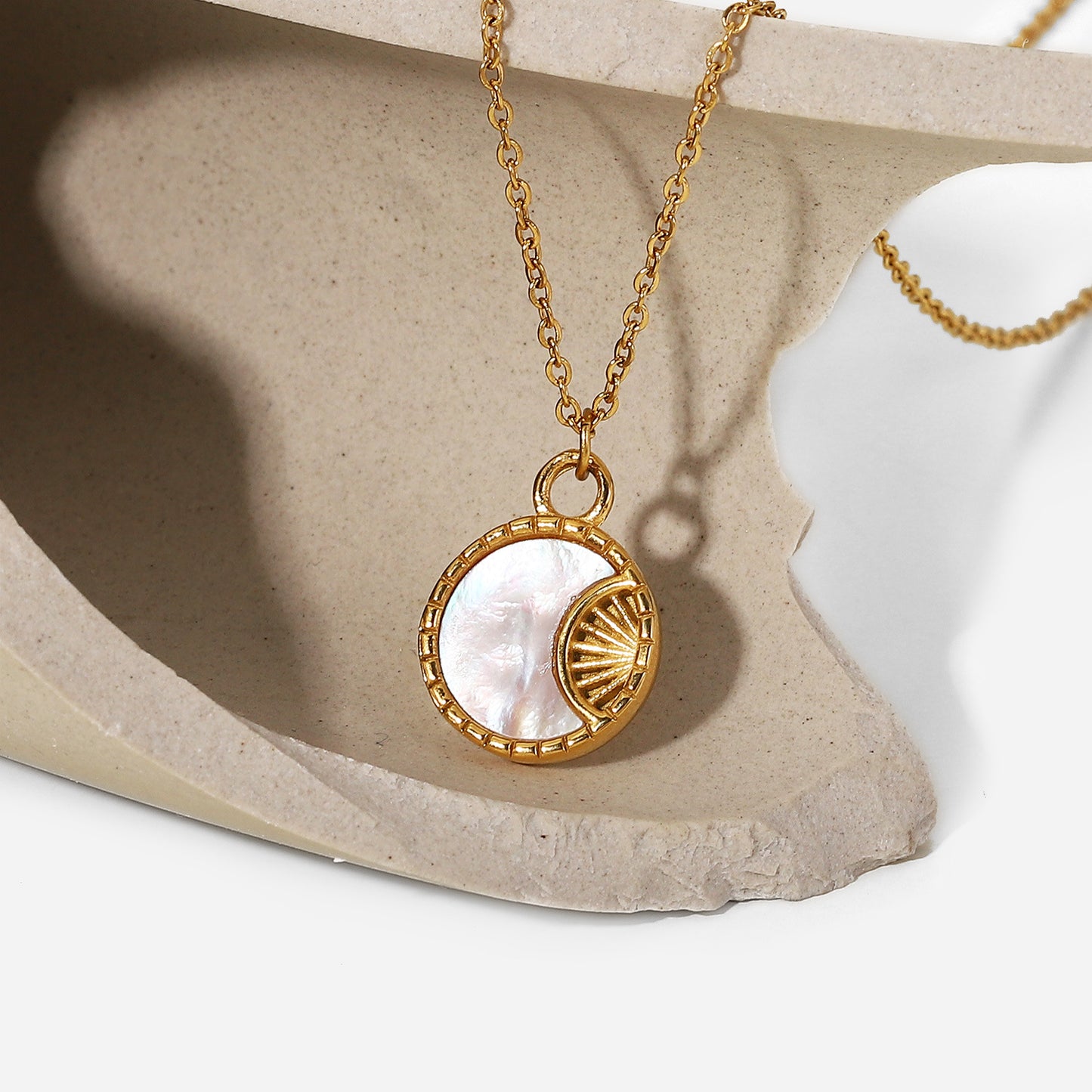 French  Retro Titanium Steel Heart Necklace Stainless Steel Zircon Heart Pendant Necklace for Women