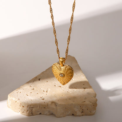 French  Retro Titanium Steel Heart Necklace Stainless Steel Zircon Heart Pendant Necklace for Women