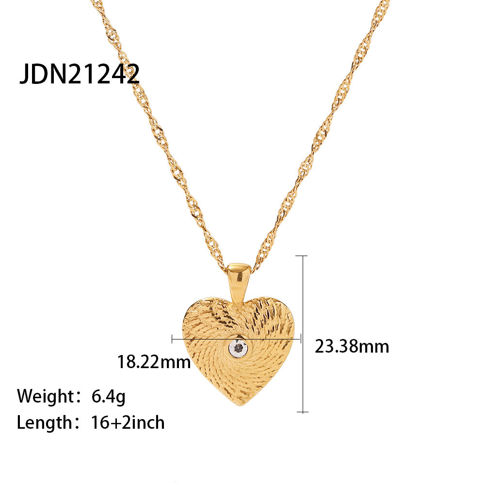 French  Retro Titanium Steel Heart Necklace Stainless Steel Zircon Heart Pendant Necklace for Women